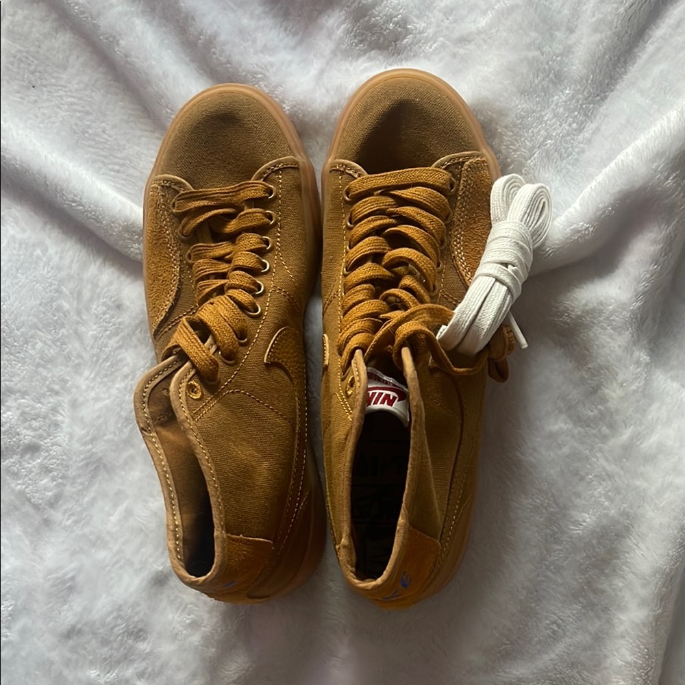 Nike women’s sneakers